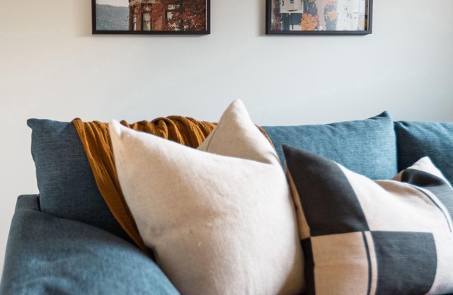 Front Street Flat - roomy, central, rooftop patio!