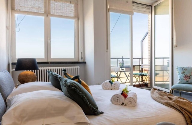 Frontal Sea View Studio Knokke Center - Huswell