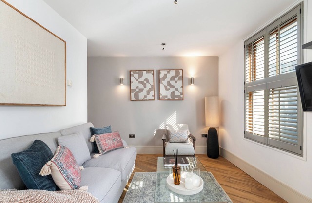Fulham Luxury 1-Bed with Sunny Patio