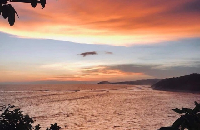 Full new Hoku Casita. 1 min walk to the beach!