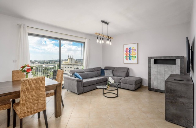 Full Option 3br next King David