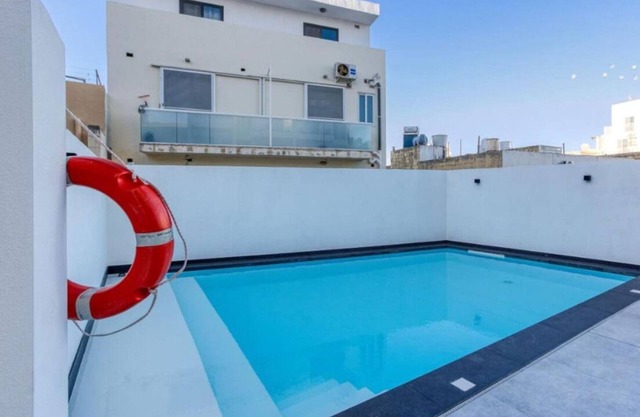 Fully equipped 1BR Apt with pool access in Swieqi