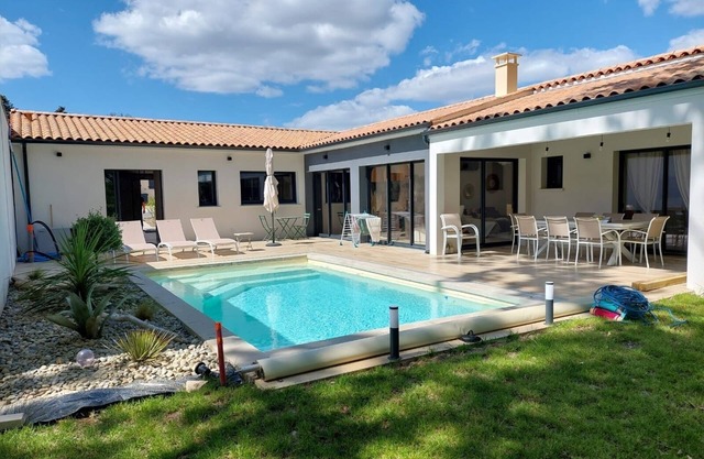 Fully equipped villa with swimming pool Bicycle path 100 m 5 min from St Palais