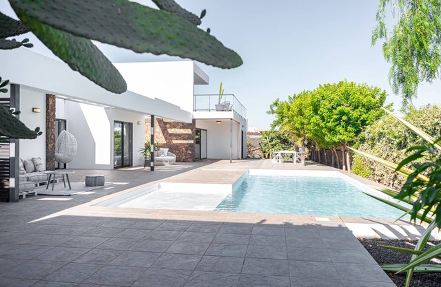 Fully equipped villa for 6 to 8 people located in Lajares