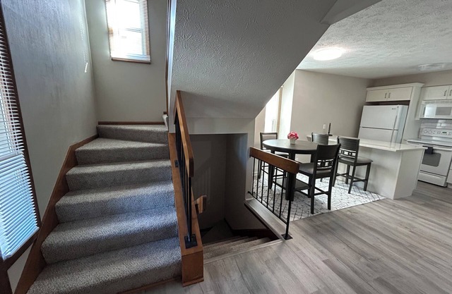 Fully Furnished 2BR/1.5BA near Aksarben