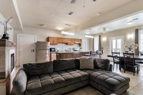 Fully-furnished 4BR Condo Near FQ