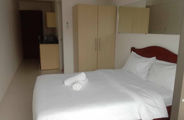 Fully Furnished Condo with Balcony