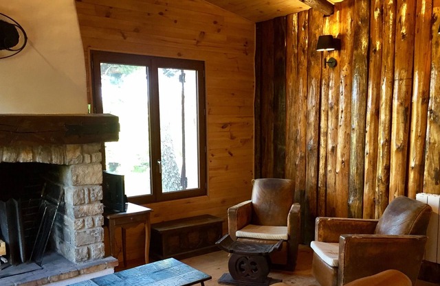 Fully renovated chalet with terrace and fireplace, pool and tennis access