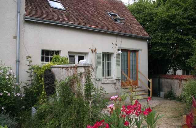 Fully restored ancient Loire Valley cottage with heated pool