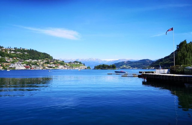 Fun in the fjords of Norway! Free SUP, kajakk & kano included in boathouse