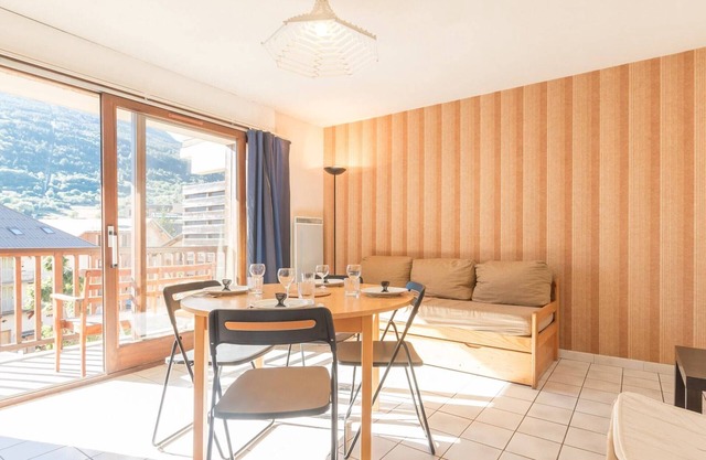 Functional 1-bedroom apartment with parking, central Briançon