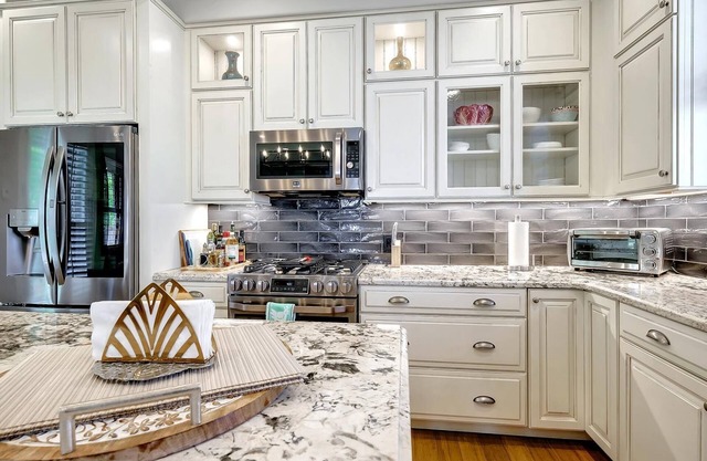 FUNTASTIC beachhouse by boardwalk w EV charger!