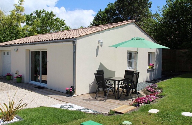 Furnished 3 * - 2 PERS - ANY COMFORT - Heated POOL - WIFI - NEAR THE ROYAN SEA