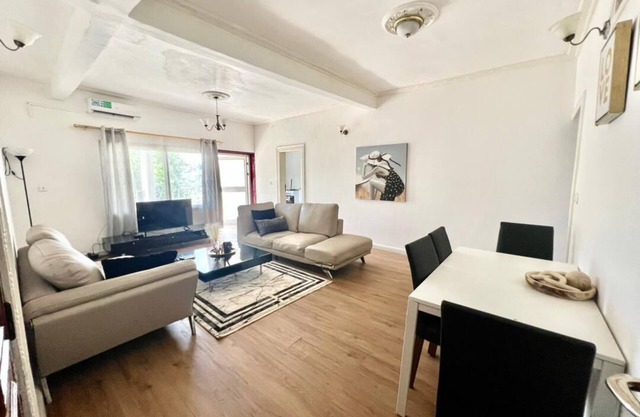 Furnished 3 bedrooms flat in city centre.