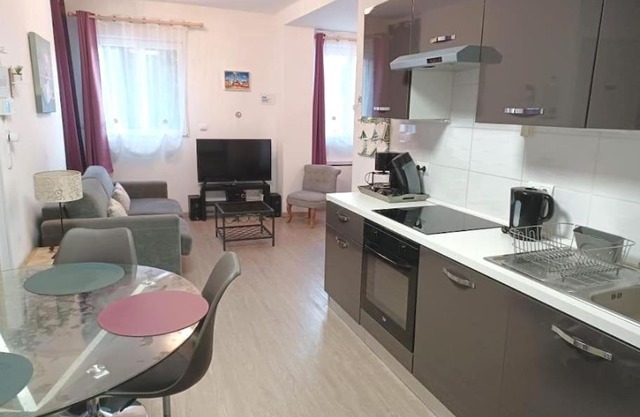 gîte 65 m2 200 m gare t-g-v 400 m centre-ville grand parking 250 places gratuit face au logement