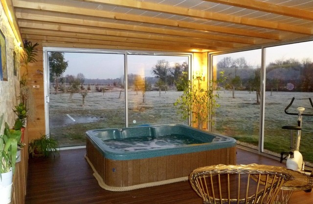 Gîte des Vendangeurs, 6 pers., Close Atlantic Ocean beaches, spa, wifi and air conditioning