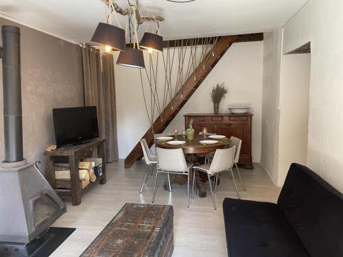 Gîte Eugénie à Besson - 3 Chambres, Intérieur Confort, Wifi Inclus - FR-1-489-348
