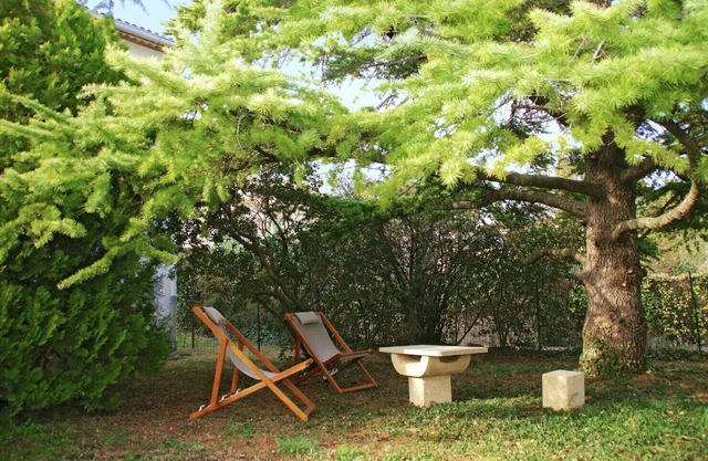 Gîte "Le Grand Cèdre": Green surroundings near Nîmes Pont-du-Gard Avignon