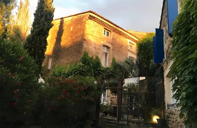 Gîte 'Les Aiguières en Provence' with Private Terrace, Private Garden and Wi-Fi