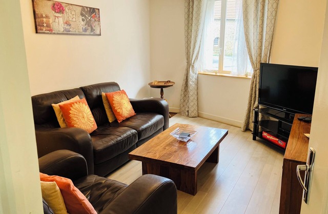 Gîte LVB Lovely 2-bedroom village home in Bussière-DunoisenSleeps 4