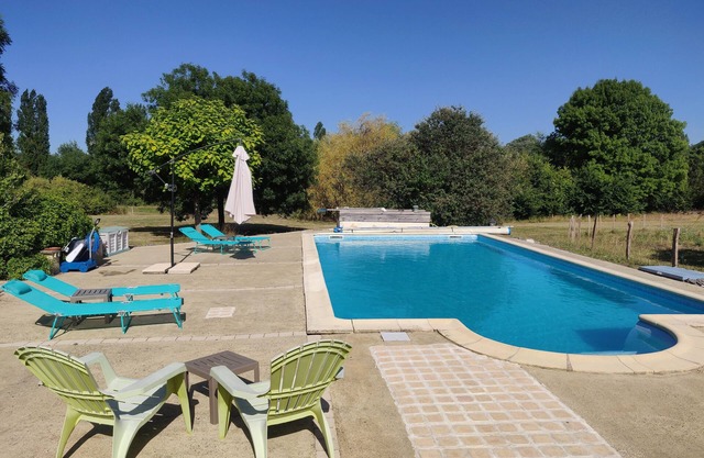 Gîte Périgord Pourpre with park and swimming pool