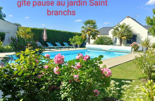 Gîte Pause au jardin piscine chauffée