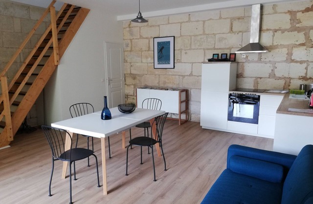 Gîte Rive Droite from Château La Fontaine, Fronsadais vineyards