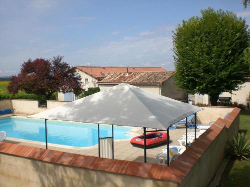 Gîte rustique en Charente avec piscine et WiFi - FR-1-653-272