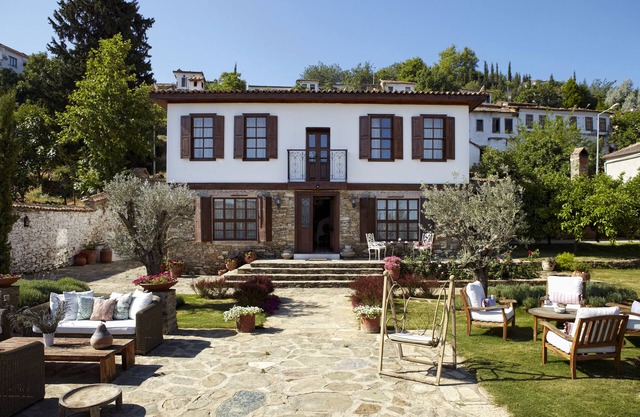 Güllü Konakları