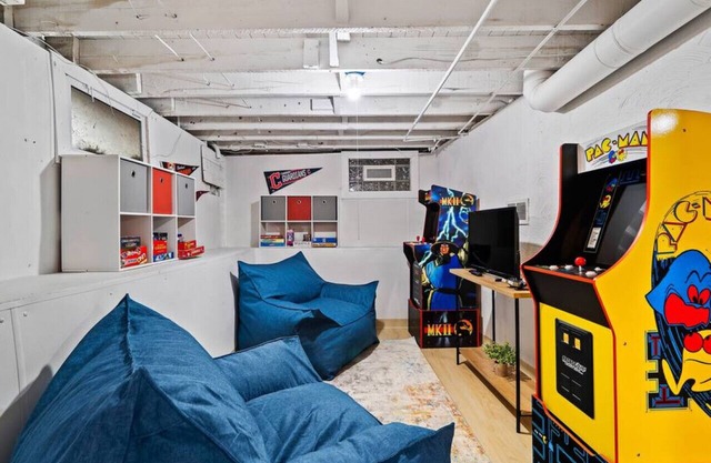Game Room! 7 Min To Downtown CLE!