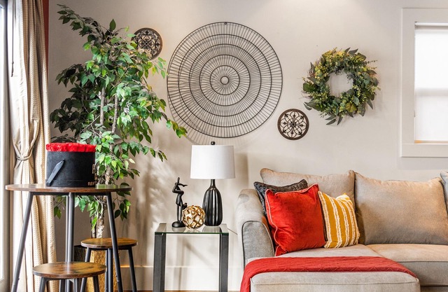 🌴 Games Room - Gym- A/C - No Cleaning Fees - Hot Tub Beside Downtown 🌴