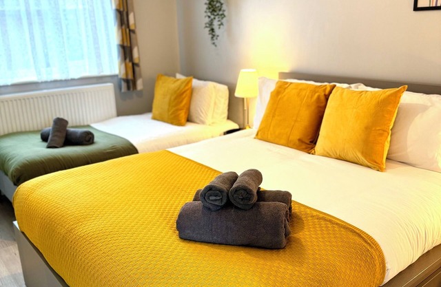 Garden 1-Bed Flat 30min to Downtown & Free Parking, Charming 1-Bed Flat- Free WiFi & On-Street Parki