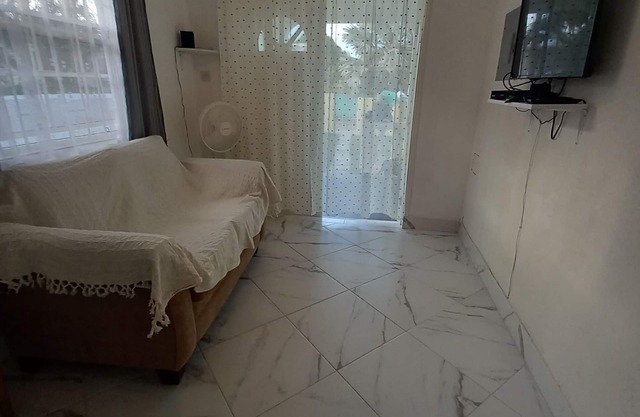 Garden Apartment modern clean and well kept, comfortable cool burglar bars nets