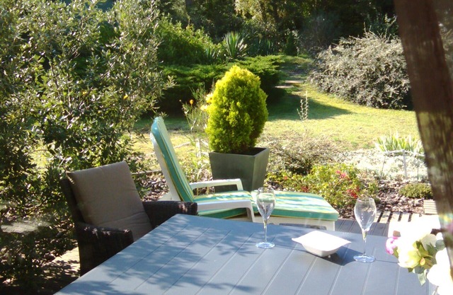 . garden app. 2 pers "Villa Marmousets" *200m seaside, 7