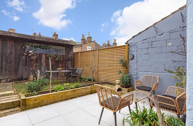Garden Flat. Tottenham Hale. 20mins2central London