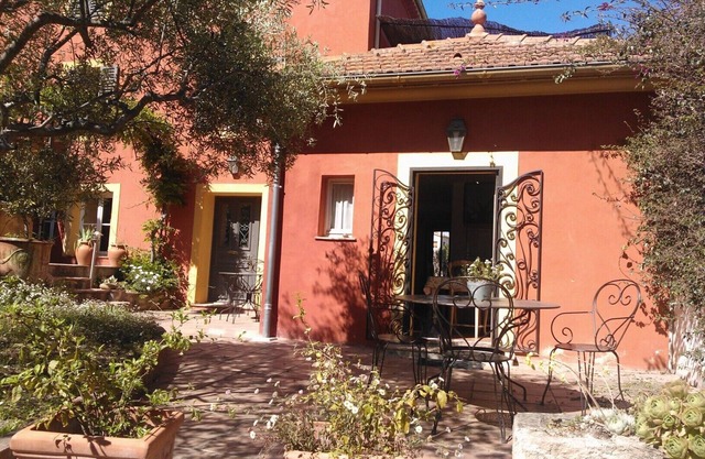 Garden level in traditional charming house