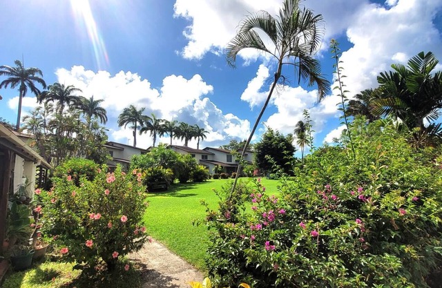 Garden Oasis Townhouse - Walk to Beach, Boardwalk & Dining