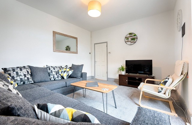 Garden, Spacious, Parking, TV in All Rooms!