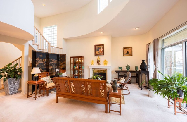 Garden view bright rooms and sharing mountain views spacious main floor