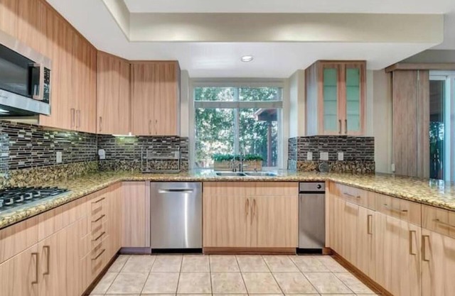 Gated 5BR Villa on Private Street - Great Location