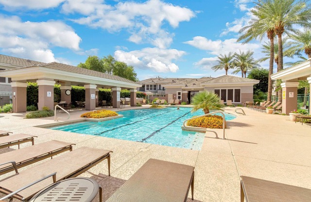 Gated Ground Floor w/Heated Pool/Spa/Fitness Room, Garage, Kierland's, Dining/Shopping + Free Golf!