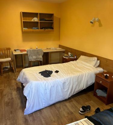 Gateway apartment 2 single beds