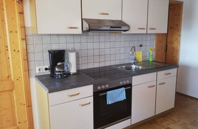 Gemühtliche, aus Kiefer-Massivholz eingerichtete Fereinwohnung