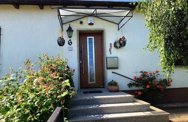 Gemütliche Ferienwohnung Elena 80m2, Terrasse, Garten, Parkplatz