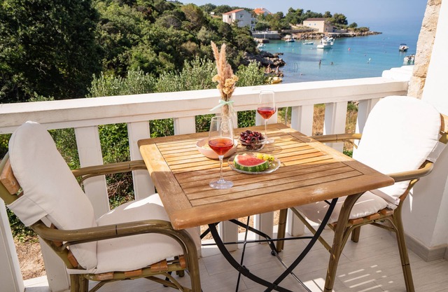 Gemütliche Studio Apartment mit Meerblick, Pool, Parken, Haustierfreundlich-2pax