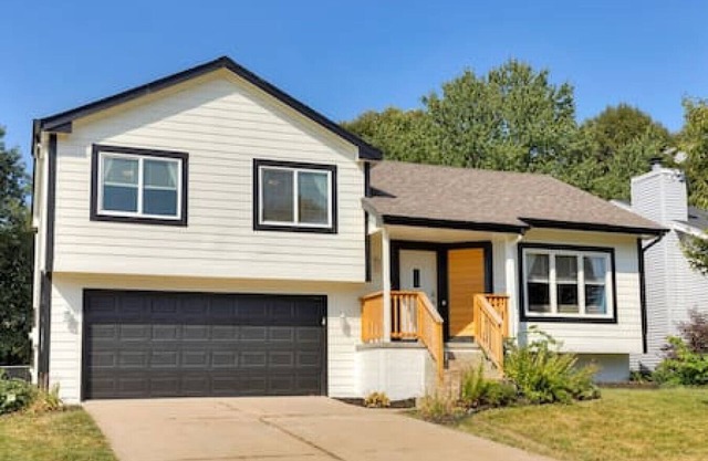 Gem in West Dsm | 4BD/3BA Home | Perfect Location