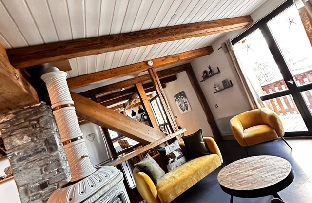 Genepi Chalet sleeps 14 Jacuzzi sleeps 6/8