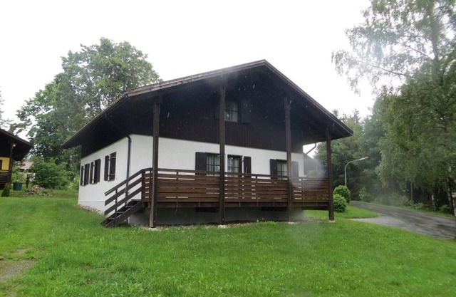 Geräumiges Ferienhaus mit Kaminofen und Garten