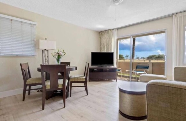 Get Ready for Adventure! 4 Amazing Suites! Minutes Away to Lihue Airport