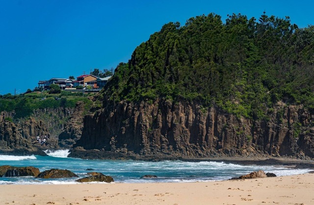 Getawayz NSW - Wallys World - Complete Beachfront at Jones Beach